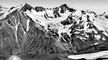 Каровый ледник в верховьях р. Баксан. Внизу - конец долинного ледника (Кавказ).