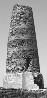 «Башня Бурана» на городище Бурана (Киргизия)