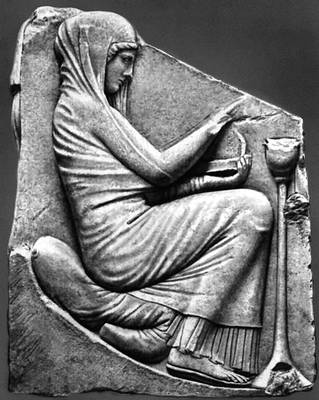 «Женщина, приносящая жертву» (Древняя Греция)