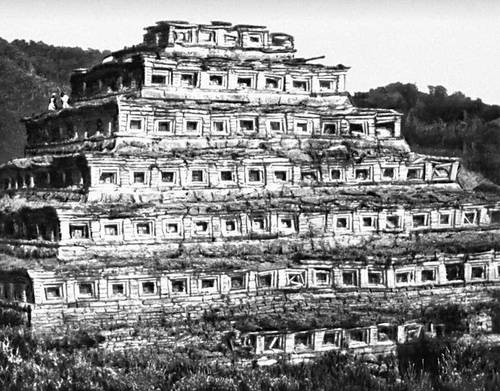 «Пирамида с нишами» (Тахин, Мексика)