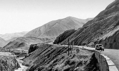 Автодорога в Чуйской долине (Киргизия)