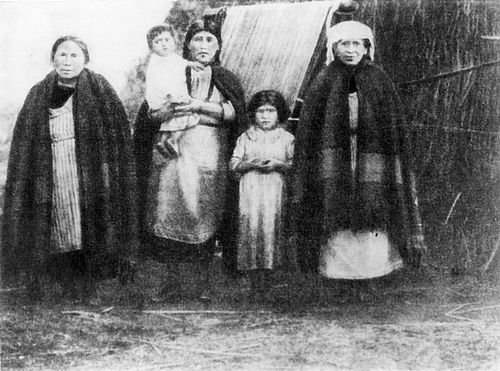 Арауканские женщины с детьми
