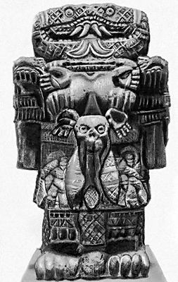 Ацтеки. Фигура богини Коатликуэ