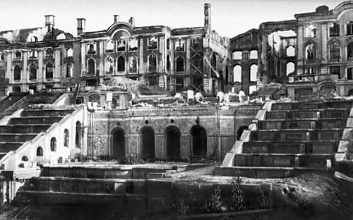 Большой дворец и Большой каскад с гротом (Петродворец, 1944)