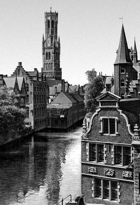Брюгге. Вид на канал и городскую башню