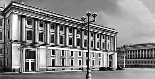 Брюллов А. П. Здание бывшего штаба гвардейского корпуса (Ленинград)