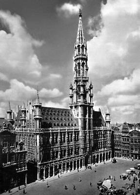 Брюссель. Большая площадь со зданием ратуши