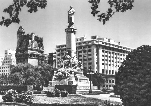 Буэнос-Айрес. Памятник Х. Колумбу