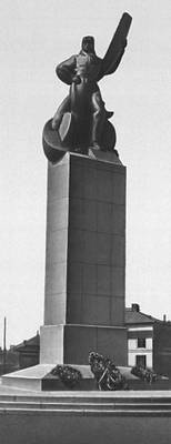 Виттиг Э. Памятник Лётчику в Варшаве