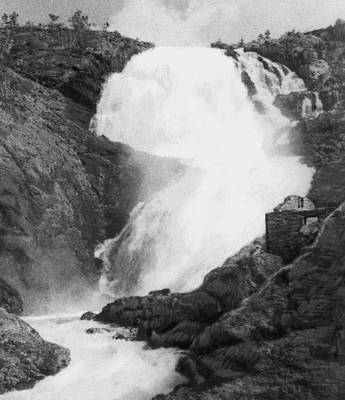 Водопад в долине Флом (Норвегия)