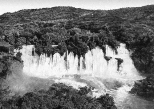 Водопад Боали на р. Мбали (Центральноафриканская империя)