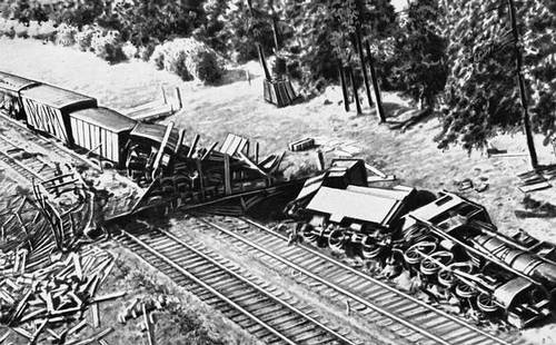Вражеский поезд, взорванный партизанской группой (Литва). 1944