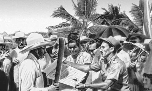 Вручение грамоты на владение землёй (Куба)