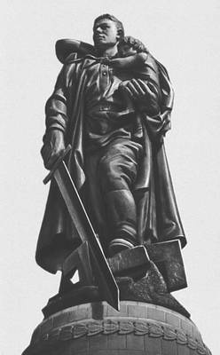 Вучетич Е. В. Статуя воина-освободителя (Берлин)