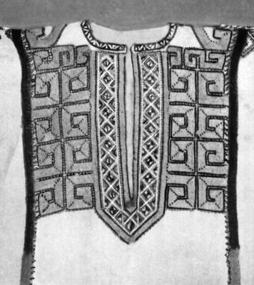 Вышивка на женской рубахе (Чувашская АССР)