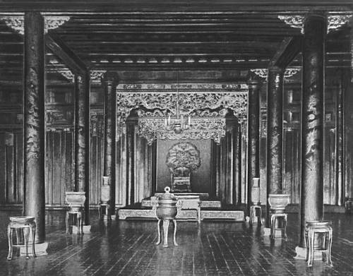 Вьетнам. Тронный зал «Дворца совершенной гармонии»