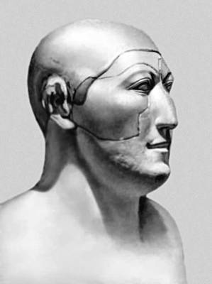 Голова статуи зодчего Хемиуна