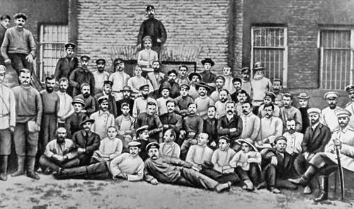 Группа осужденных рабочих — участников восстания в Горловке