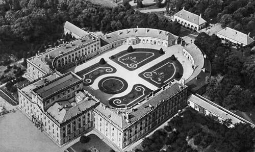 Дворец Эстерхази в Фертёде (Венгрия)