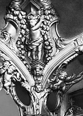 Деталь лепного декора церкви архангела Гавриила