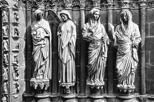Деталь скульптурного убранства собора (Реймс, Франция)