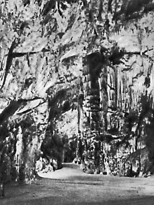 Карстовая пещера (Югославия)