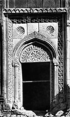 Каменный портал церкви Лусаворич (Армения)