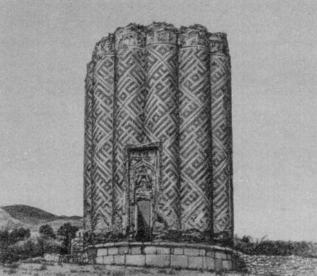 Мавзолей в с. Карабагляр (Азербайджан)