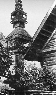 Мемориальный столб у жилого дома (Литва)