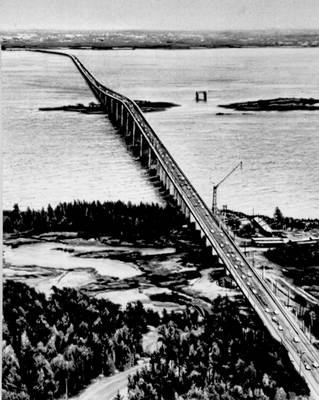 Мост, соединяющий материк с о. Эланд (Швеция)