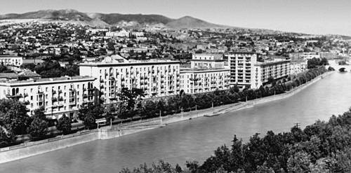 Набережная реки Куры (Тбилиси)