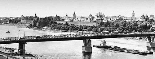 Новгород. Мост через р. Волхов, вид на Кремль