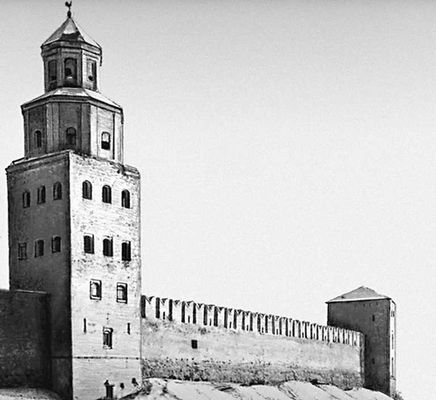 Новгород. Стены Детинца и сторожевая башня