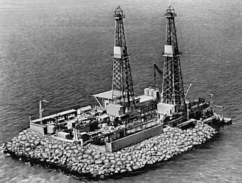 Островной способ освоения морских нефтяных месторождений (побережье Калифорнии)