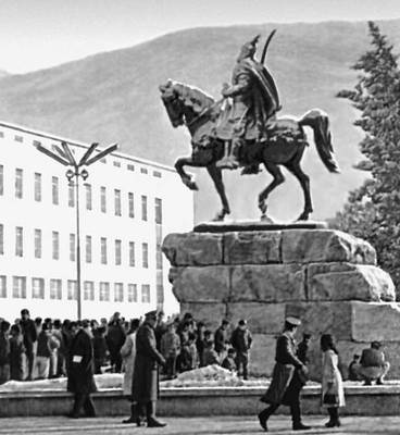 Памятник Скандербегу (Тирана)