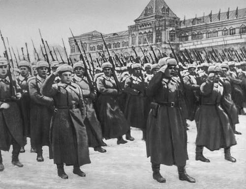 Парад 7 ноября 1941 на Красной площади в Москве