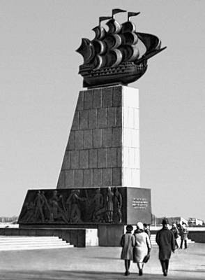 Памятник первым корабелам (Херсон)