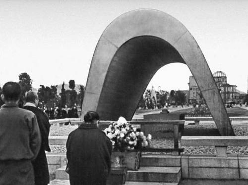 Памятник жертвам атомной бомбардировки в Хиросиме