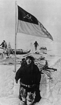 Папанин И. Д. Начальник станции «Северный полюс». 1938