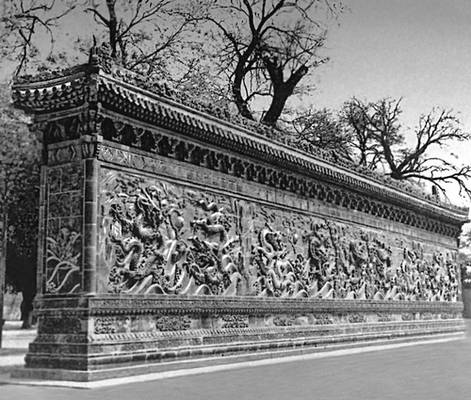 Пекин. Цзюлунби — «Стена девяти драконов»