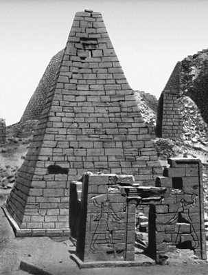 Пирамиды кладбища (Мероэ, Судан)