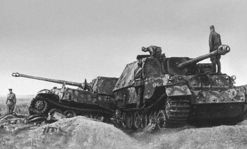 Подбитые немецкие штурмовые орудия «Фердинанд»