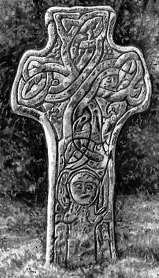 Резной каменный крест в Карндона (Ирландия)