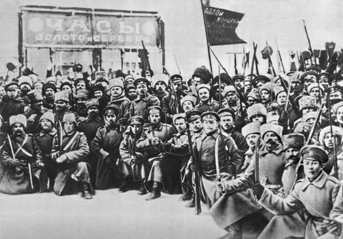 Революционные солдаты на Литейном проспекте