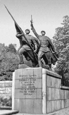 Скульптурная группа «Победа» (Калининград)