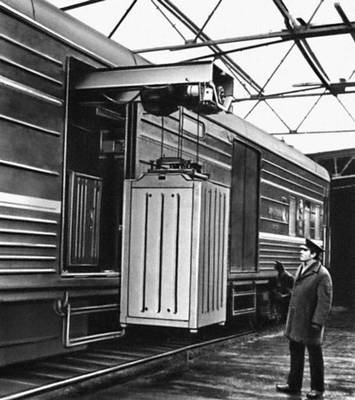 Специализированный почтовый вагон для перевозки контейнеров (СССР).