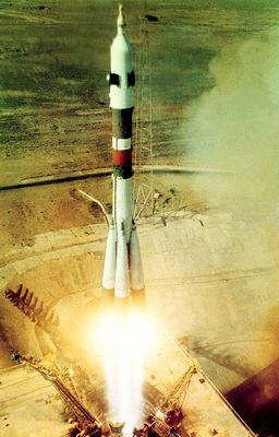 Старт ракеты-носителя с космическим кораблём «Союз»