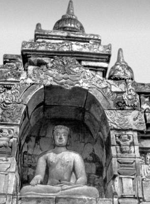 Статуя Будды (святилище Борободур)