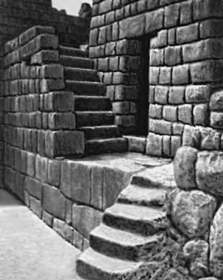 Стены и лестницы Мачу-Пикчу (Перу)