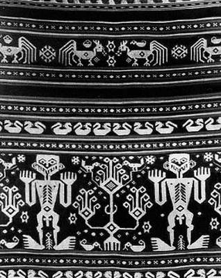 Фрагмент тканой женской одежды (о-в Суматра)